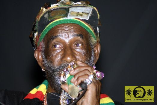 Lee Scratch Perry (Jam) with The White Belly Rats - Back To The Roots Festival, Elbufer, Dresden 16. Juli 2005 (18).jpg